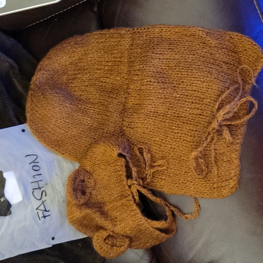 Mom & Baby Parent & Child soft brown knit matching hats caps ties at chin NEW…
